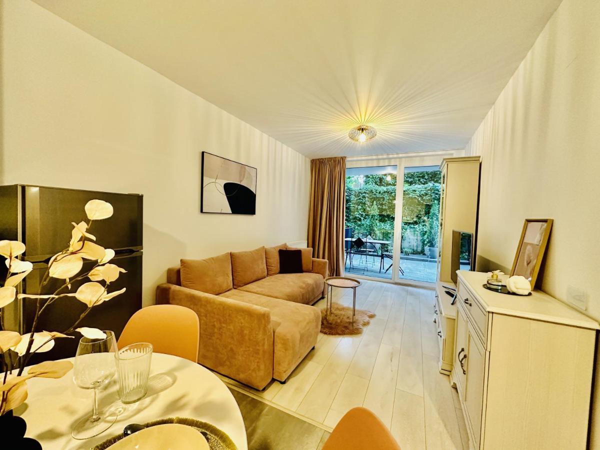 Palfi Apartment With Garden & Parking Клуж-Напока Екстериор снимка